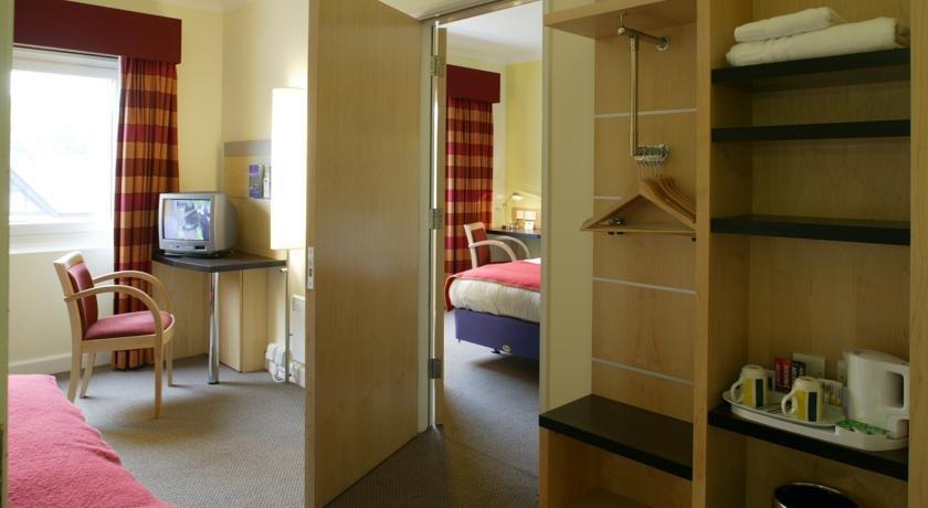 Holiday Inn Express, Chester Racecourse By Ihg Экстерьер фото