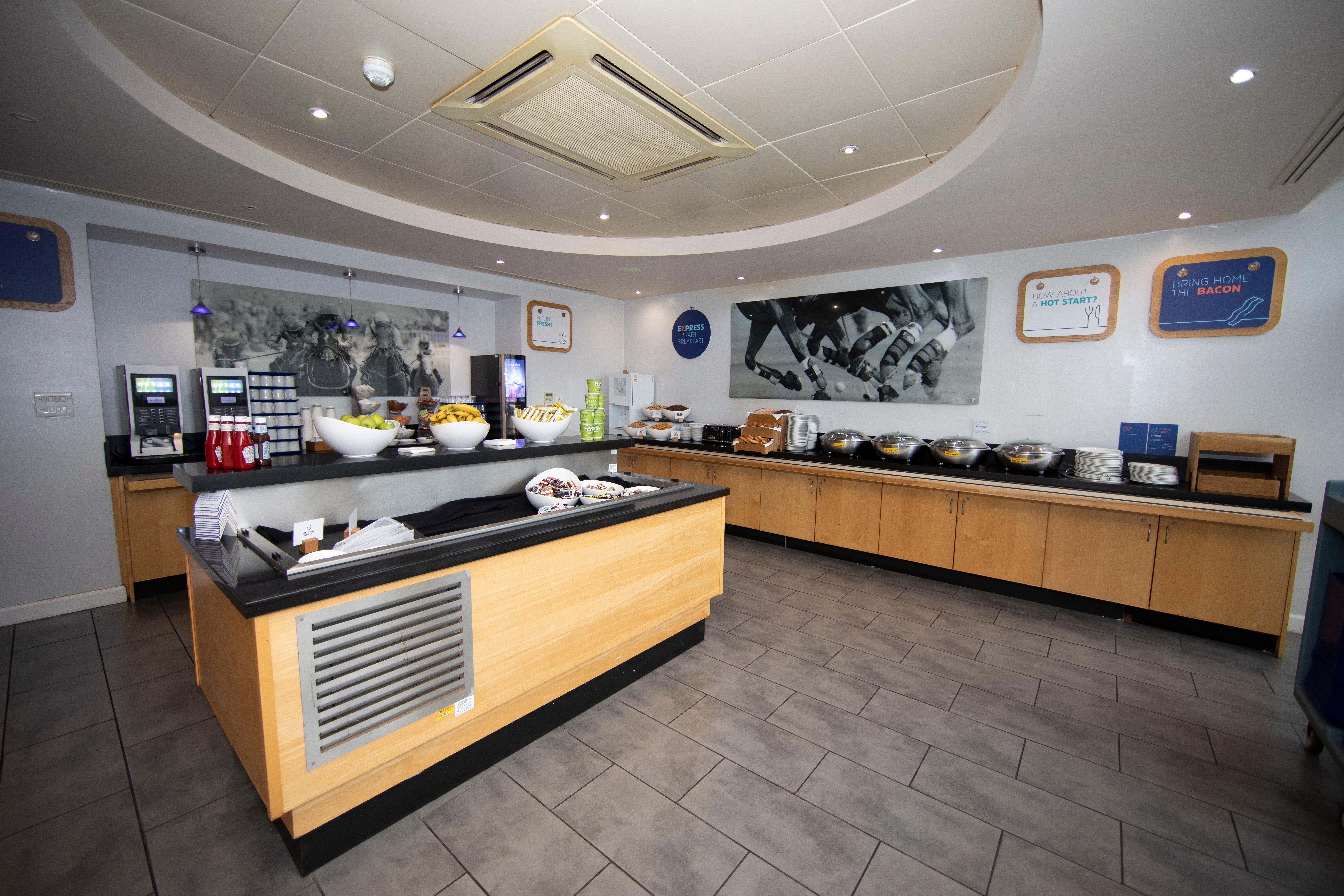 Holiday Inn Express, Chester Racecourse By Ihg Экстерьер фото