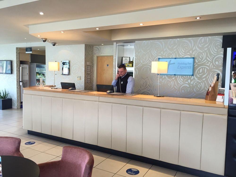 Holiday Inn Express, Chester Racecourse By Ihg Экстерьер фото